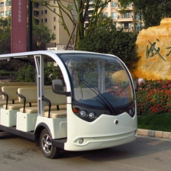 廣西南寧西鄉(xiāng)塘區(qū)14人座電動觀光車學校接待車