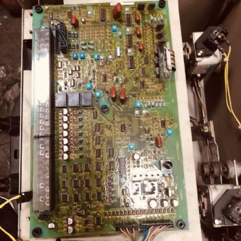 YASKAWA安川CDMR-Z3B VS-505Z3B 2260 230V 260A伺服驅(qū)動器維修