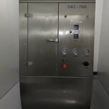 昆山東可創定制加長鋼網清洗機