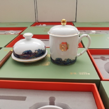饋贈高端客戶禮品杯子，企業文化禮品茶杯定制案例