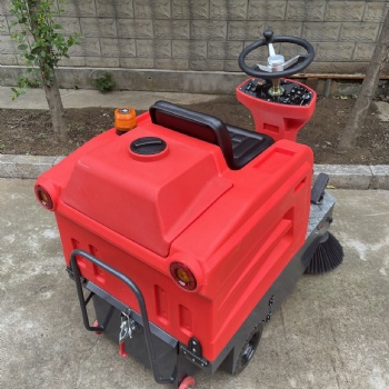 瑞立環?？萍紝I生產電動掃地機駕駛式1400款廠家