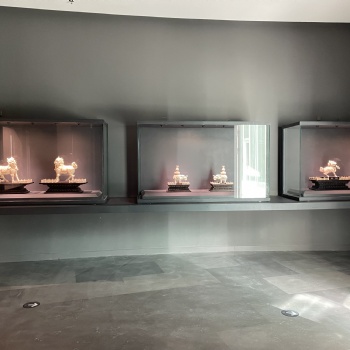 玻璃展示柜博物館展示柜紀(jì)念館文物陳列展柜字畫(huà)產(chǎn)品展示柜臺(tái)定制