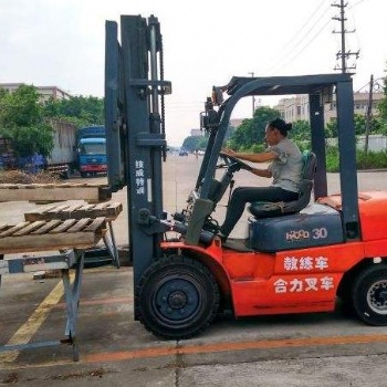 叉車證培訓(xùn)，叉車司機培訓(xùn)，考叉車證
